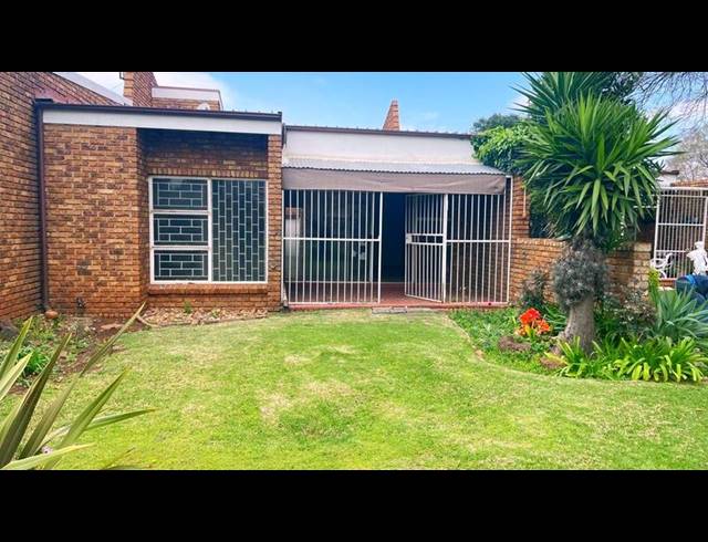 2 BEDROOM TOWNHOUSE FOR SALE IN FLORA GARDENS
